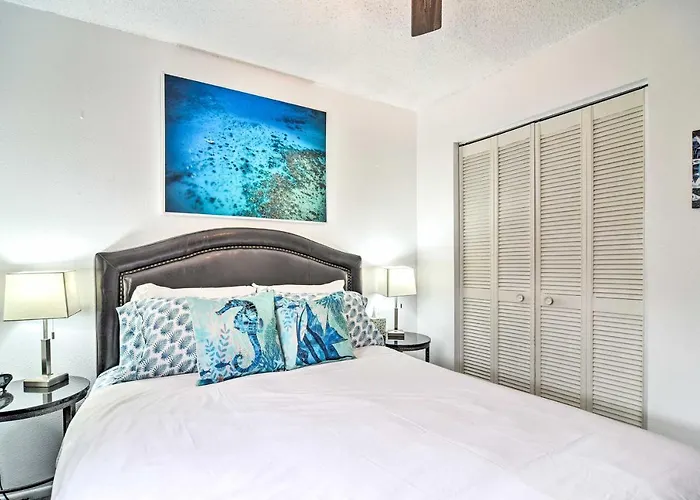 Updated Condo Near Beach Ideal Walkable Location!